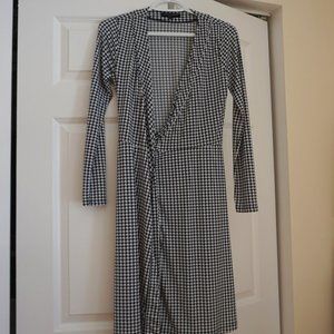 Banana Republic Midi Dress - Trendy style, XS size but stretchy, Black